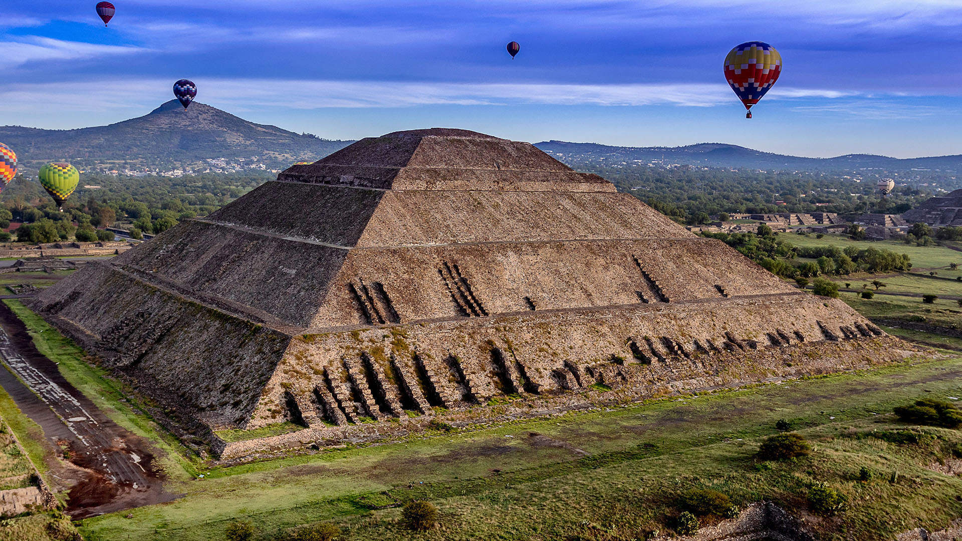 Hot air balloons floating over Mexican pyramids for medical tourism